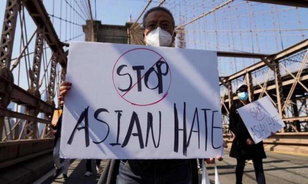 Ακτιβιστής Black Lives Matter κατηγορείται για εγκλήματα μίσους κατά Ασιατών